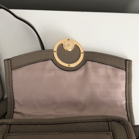 Michael Kors Crossbady Bag - Picture 9 of 9